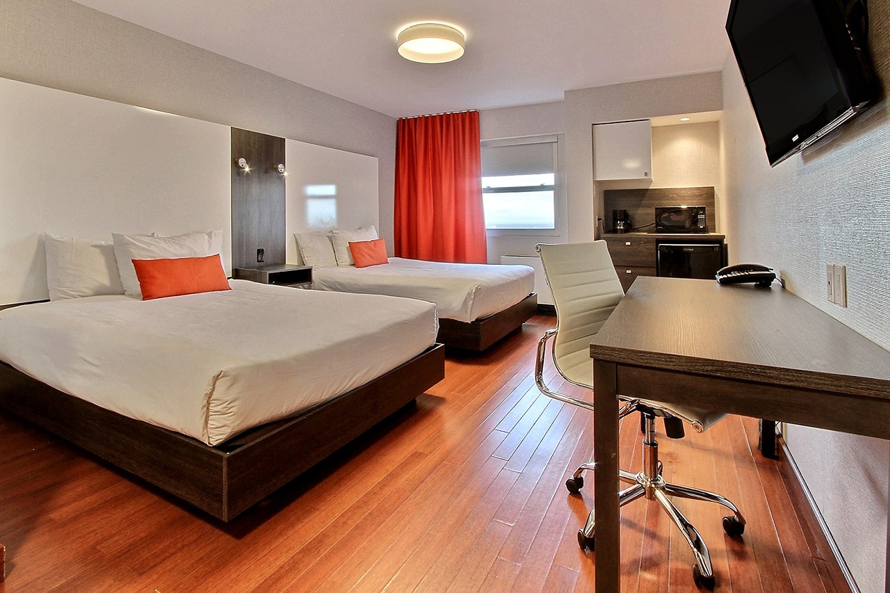 Chambre avec 2 grands lits