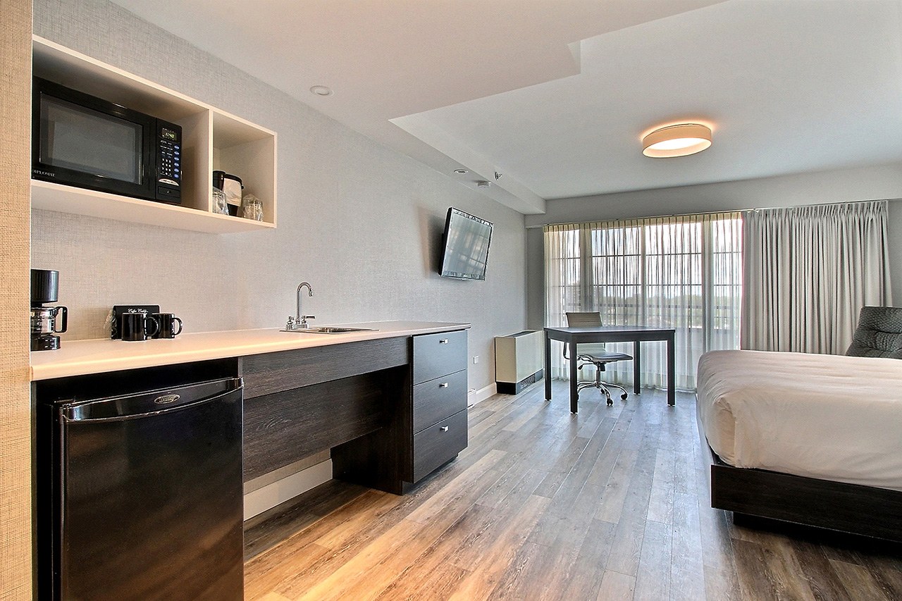 Chambre avec 2 grands lits et balcon